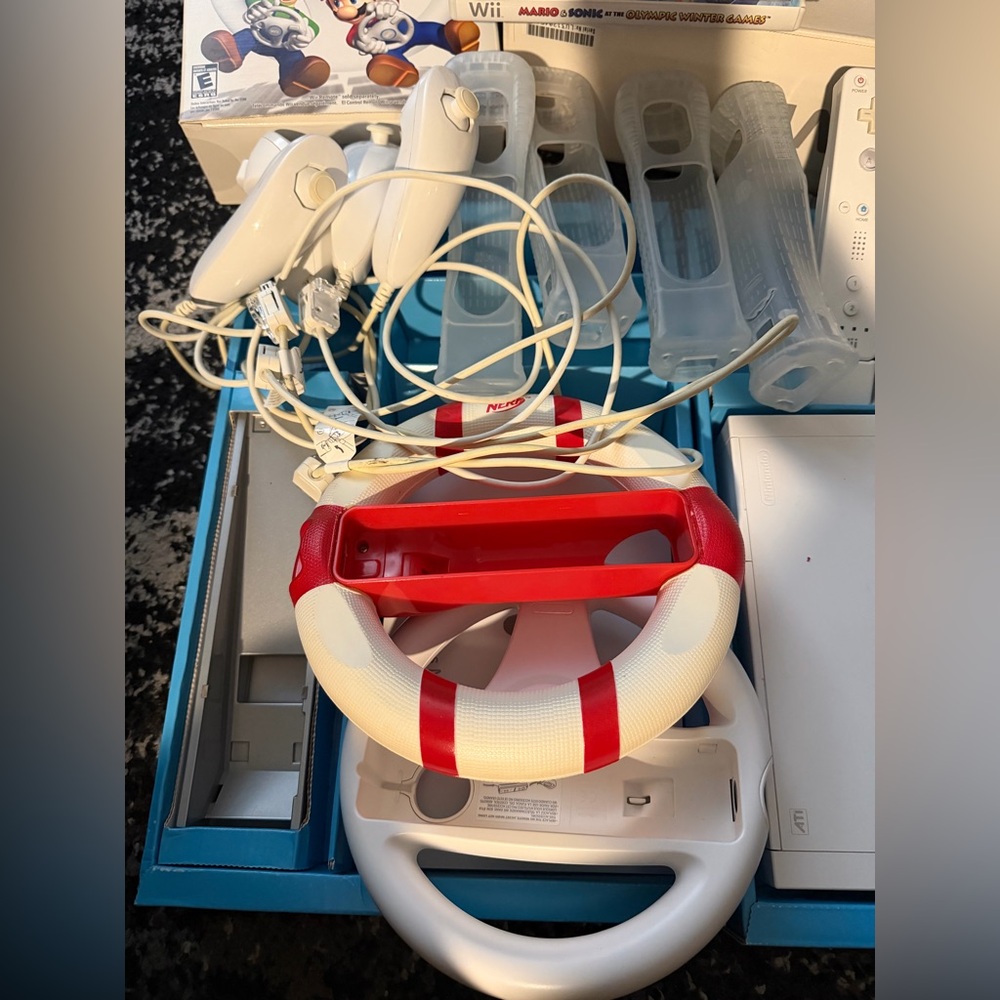 Huge wii bundle - Picture 2 of 4
